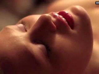 اشلي hinshaw - عاري الصدر كبير الثدي, تعري & الاستمناء جنس مشاهد - حول الكرز (2012)
