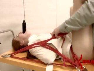 Qindarkë pax merr anale qij në metal qerre në mental spital